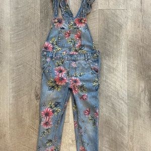 Adorable 5T floral GAP overalls rare